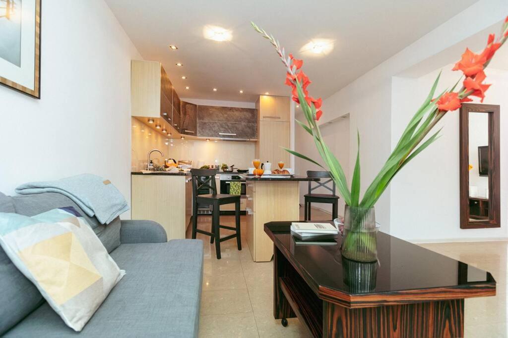 Apartment In The Heart Of Warsaw! 外观 照片